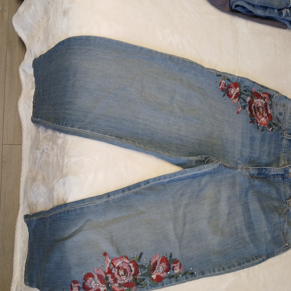 Vintage Gloria Vanderbilt Denim Jeans with Red Floral Roses